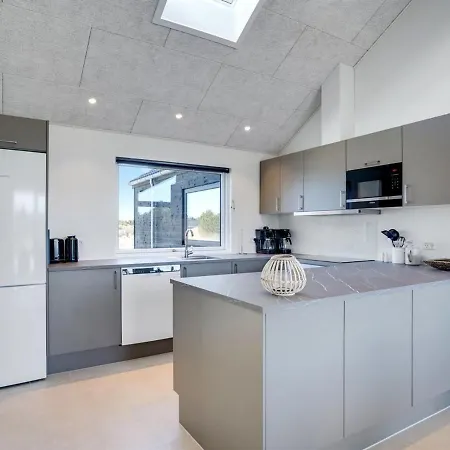 Holiday Uthwagin - 850m From The Sea In Western Jutland By Interhome Holiday home Vejers Strand