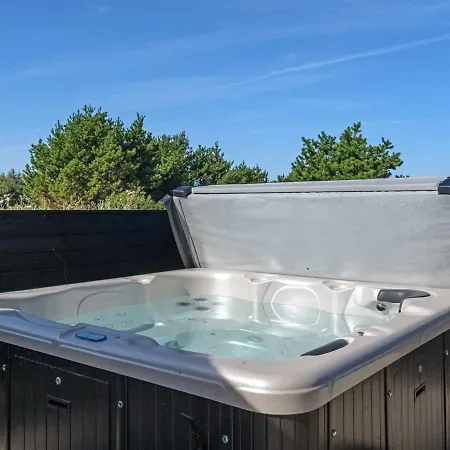 Holiday Uthwagin - 850m From The Sea In Western Jutland By Interhome Holiday home